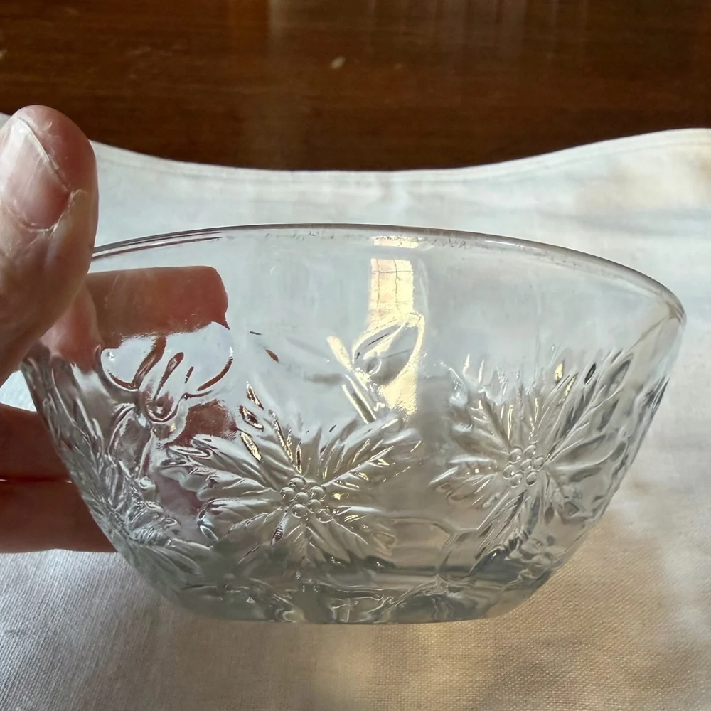 Princess House Fantasia Poinsettia Pattern Salad/Dessert Bowls Set of 4 - Picture 2 of 4